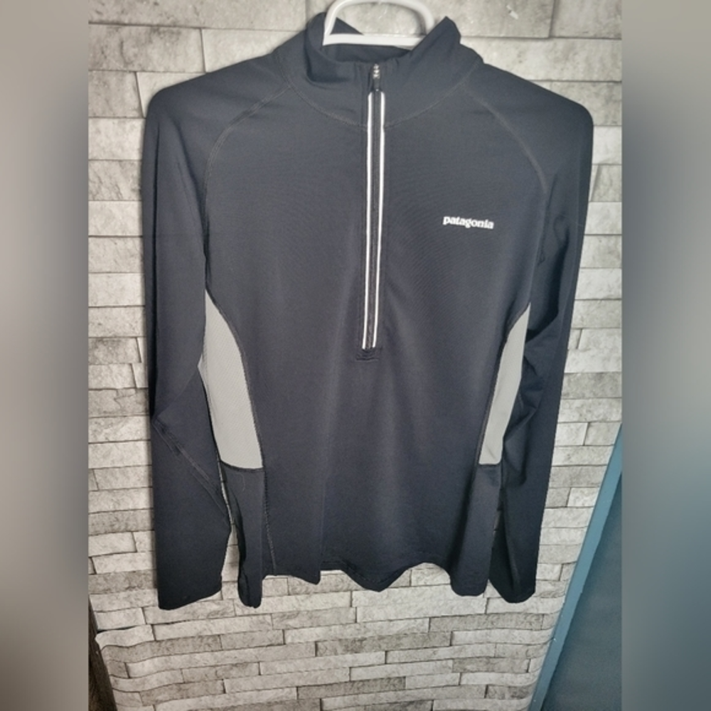 Patagonia ladies Size Large Half Zip Performance Pullover